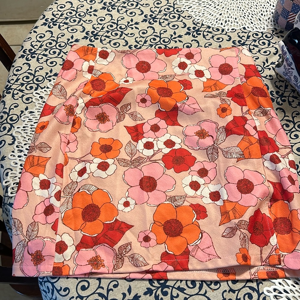 Floral mini skirt pink size small/4